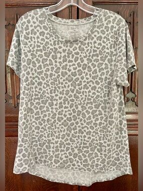 Zoe + Liv Gray Leopard Print Short Sleeve Top Size XL
